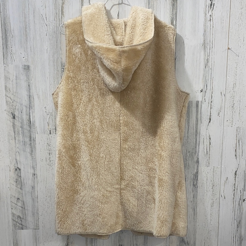 1114 Zenana Outfitters Cream Fuzzy Sleeveless Vest - Picture 3 of 3
